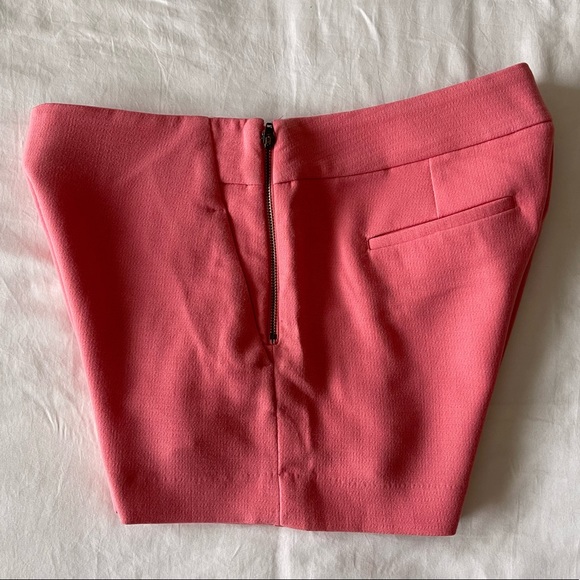 Banana Republic Women’s Side Zipper Shorts (size 6) - Picture 5 of 6